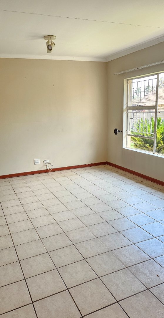 2 Bedroom Property for Sale in Langenhovenpark Free State